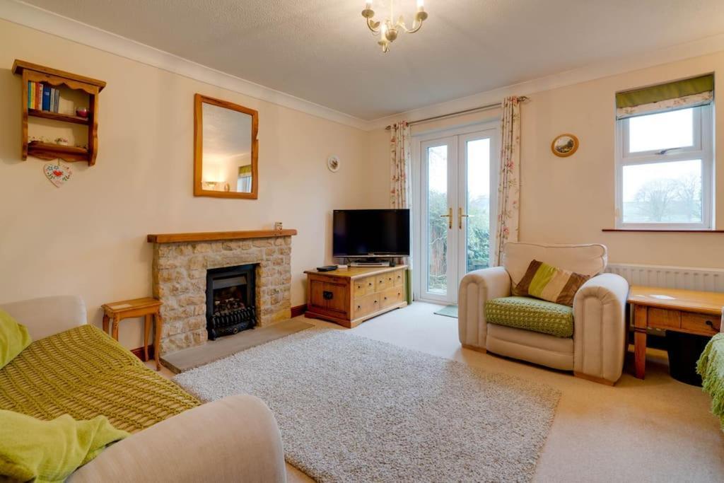 Barley Cottage Whittington  Buitenkant foto