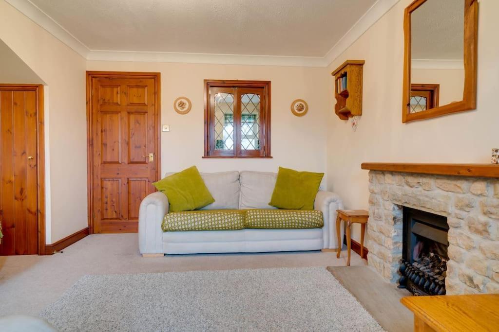 Barley Cottage Whittington  Buitenkant foto